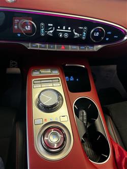 جێنسس GV70